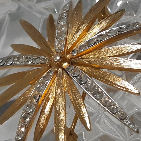 Vintage Coro Brooche, 2" Wide Gold Tone With Rhinestones - Picture 11 of 11